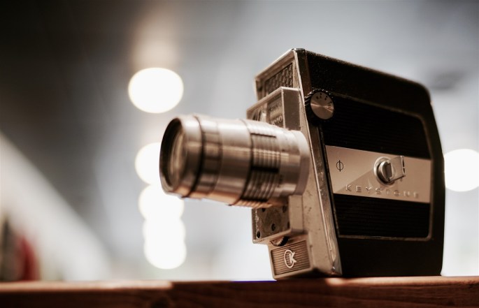 difference between Cinematographer and photographer